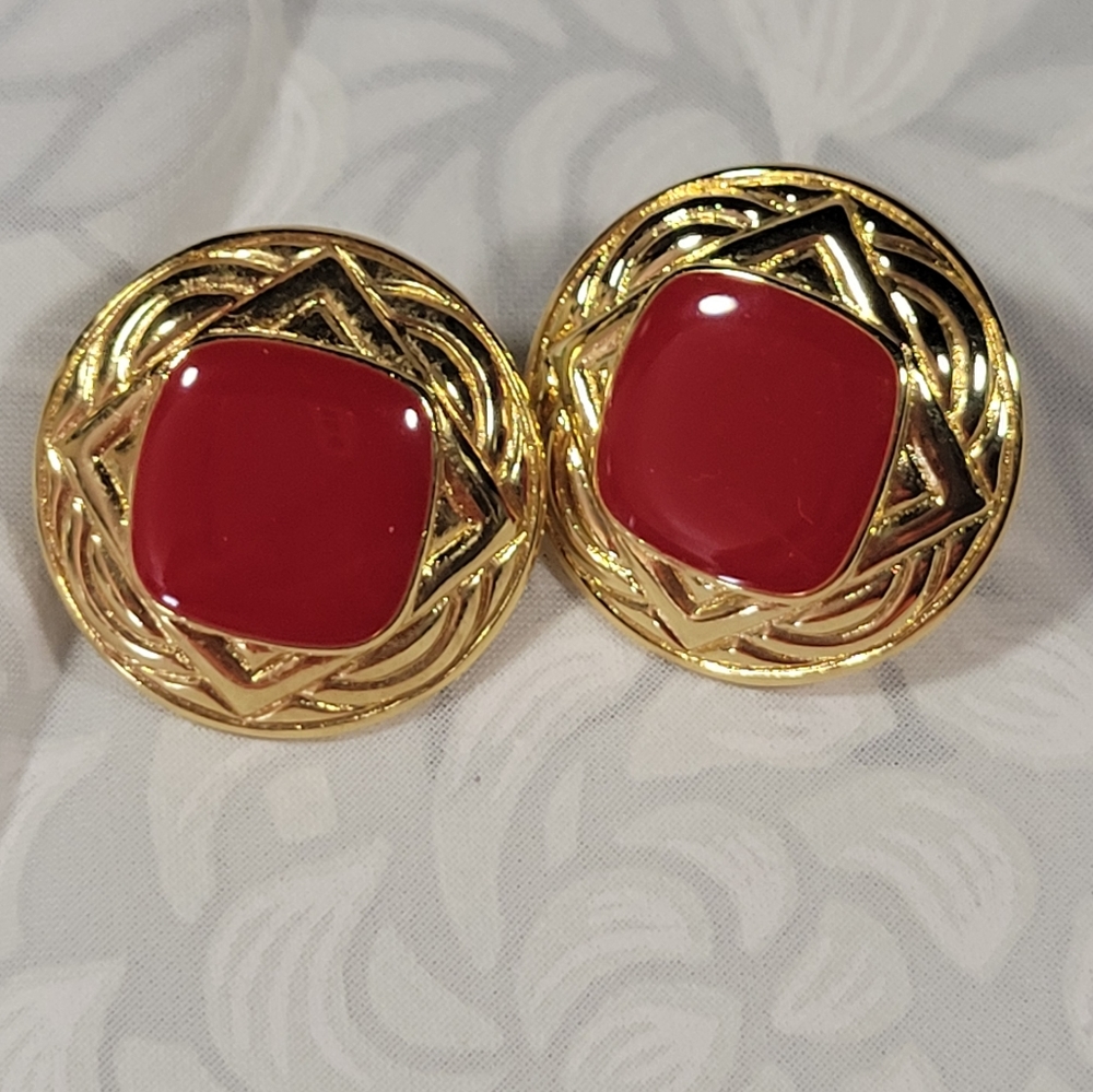 Vtg goldtone and red pierced earrings